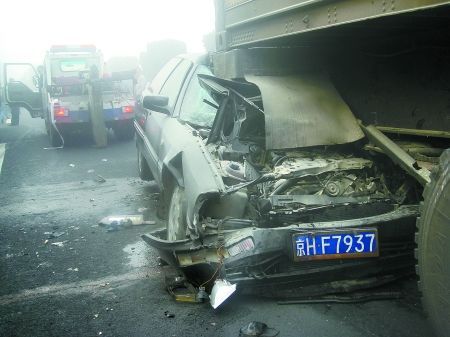 王冉,司机,消防官兵,高速公路,受损车辆,受伤,物流车,破拆,被困人员,堵路