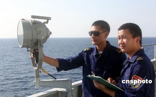 中国海军第二批护航编队抵达亚丁湾任务海域[组图]