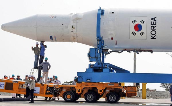 韩国首枚运载火箭亮相 预计将于7月末发射[组图]