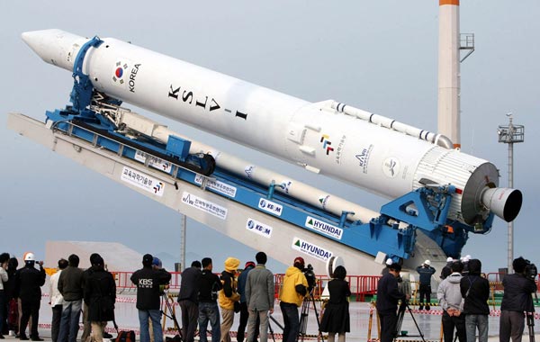 韩国首枚运载火箭亮相 预计将于7月末发射[组图]