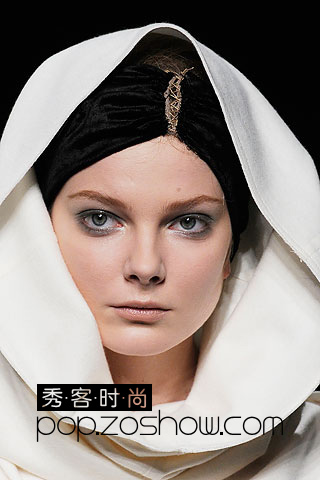 时尚者的宗教迷恋 修道士服