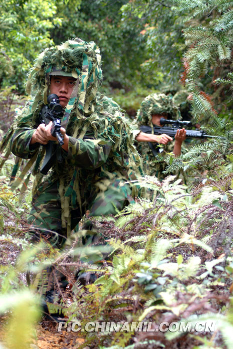 我軍狙擊手苦練隱秘狙殺[組圖]