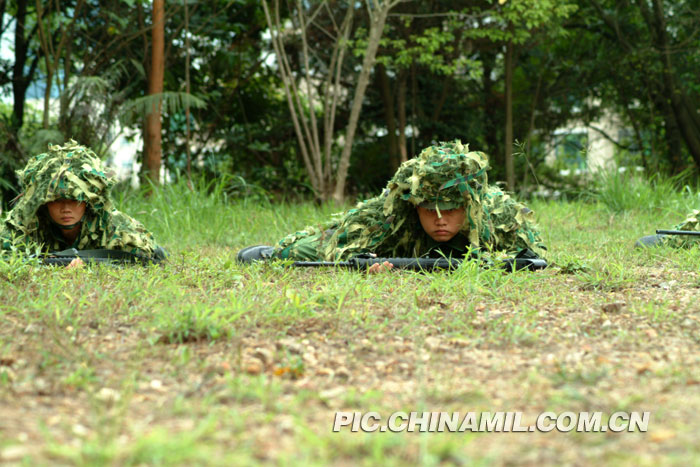 我軍狙擊手苦練隱秘狙殺[組圖]