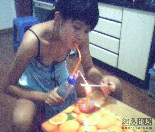 女网友空间里的吸毒照片[图]_中国网