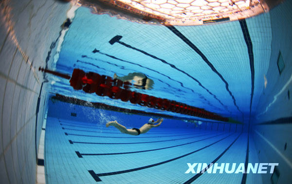 5月24日，参赛选手在比赛中。当日，“水立方未来之星”2009年北京市业余体校游泳比赛在国家游泳中心“水立方”闭幕。本次比赛是“水立方”在北京奥运会和残奥会结束后举办的首项比赛。