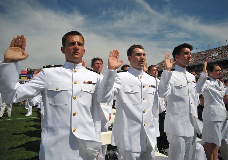 美国海军军官学校毕业典礼[组图]