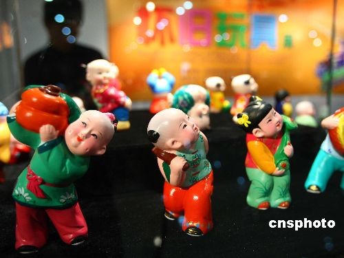 “六一”前夕 北京举行第二届怀旧玩具展[组图]
