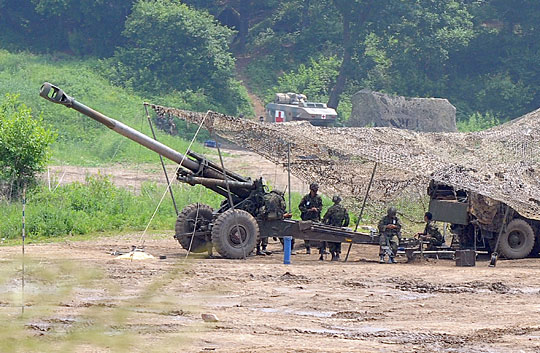 韓國海軍陸戰(zhàn)隊在龍平島舉行大規(guī)模軍事演習(xí)[組圖]