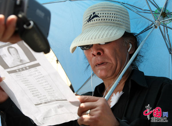  6月11日，央视《新闻联播》主持人罗京追悼会在北京八宝山殡仪馆东大厅举行。众多领导和知名人士到场致哀，上万名观众前来送别罗京最后一程。中国网 摄影 杨佳