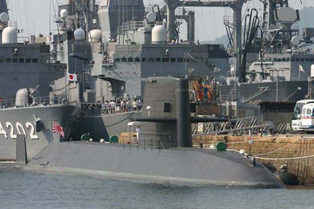 日本新型“亲潮”号潜艇又发生海底碰撞事故[组图]