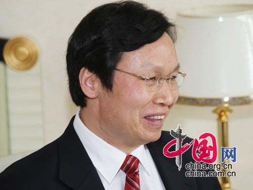 谢经荣代表:民营企业也应参与4万亿投资_中国
