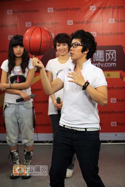 <em>李霄云</em>晋级<em>快女</em>全国10强 像个假小子喜欢打篮