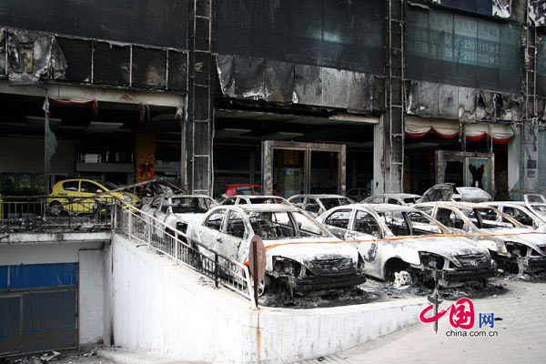 乌鲁木齐 “7.5”事件中被烧毁的店铺 汽车 