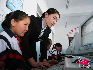 富蕴县库尔特乡牧业寄宿制学校的学生在上电脑课，很多学校开设了电脑课，让同学们学会正确使用电脑。