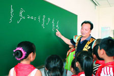 学生在学习锡伯语