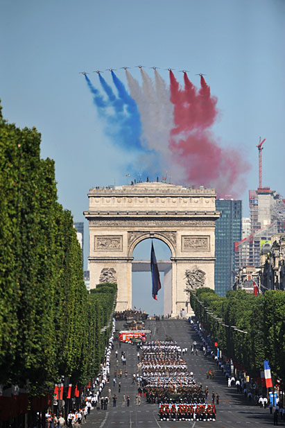 法国国庆日 巴黎举行盛大阅兵式[组图 _图片中心_中国网
