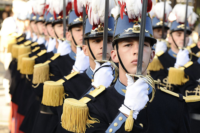 法国国庆日 巴黎举行盛大阅兵式