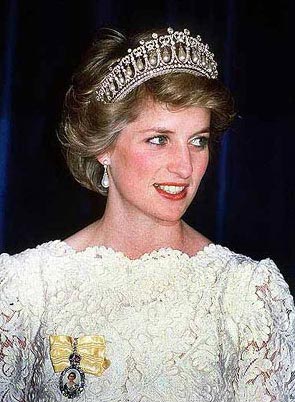 戴安娜在1981年得到了这顶王冠