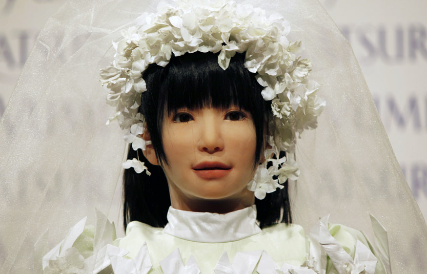 日本“新娘机器人”上演婚纱时装秀[组图]