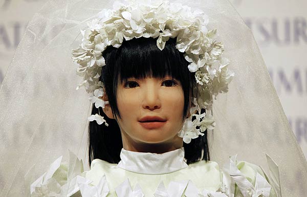意大利著名婚纱设计师_日本著名婚纱设计师桂由美的婚纱秀在东京举行(3)