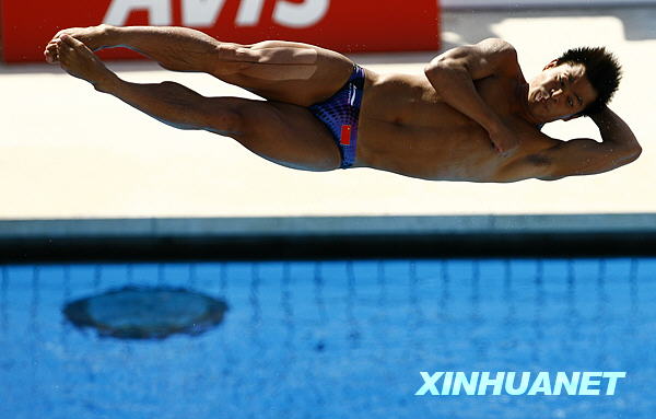 7月23日，中国选手何冲在比赛中。新华社记者张玉薇摄