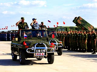 “和平使命-2009”中俄聯合軍演舉行閱兵式[組圖]