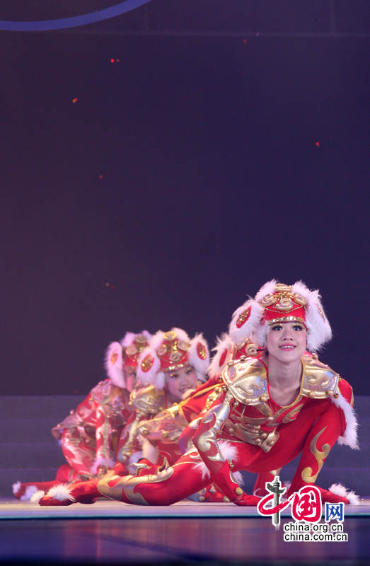 7月26日晚，第五届“小荷风采”全国少儿舞蹈展演在北京全国政协礼堂拉开帷幕。图为北京市选送的节目《盛世中华-小狮舞》。