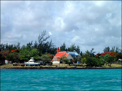 天堂原乡毛里求斯 海水纯蓝珊瑚多姿(图)