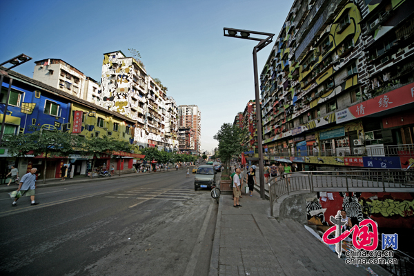 黃桷坪涂鴉藝術(shù)街上的涂鴉建筑物