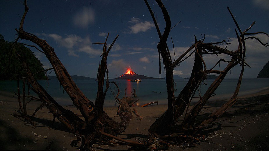 攝影師拍下火山噴發的震撼照片[組圖]