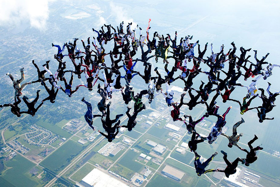 美国高空跳伞欲创新世界纪录[组图]