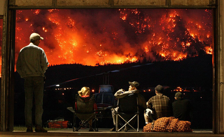 加拿大山火肆虐 场面令人震撼[组图]