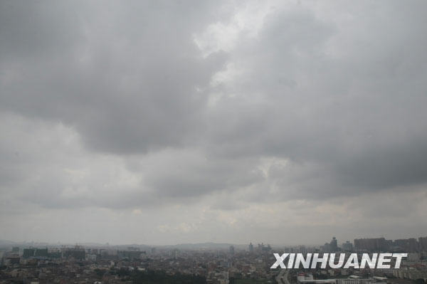 8月5日，福建晋江市上空乌云笼罩。