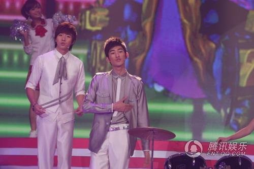 7月3日<em>快乐女声开场</em>秀第2、3首歌叫什么_<em>音乐</em>