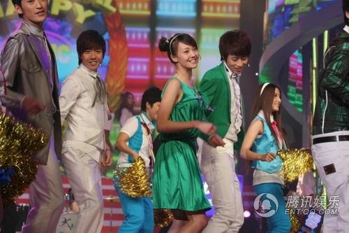 7月3日<em>快乐女声 开场</em>秀 第2 、3首歌叫什么_音