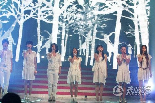 组图:<em>快女</em>七进六淘汰赛 老狼与<em>快女合唱</em>_中国
