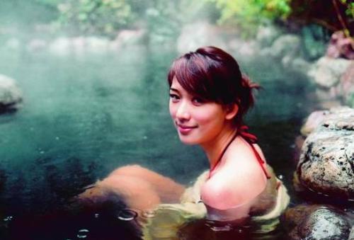 盘点十大美女明星 丛林写真大PK(组图)