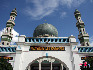 东关清真大寺，不仅是广大穆斯林群众宗教活动场所，而且也是伊斯兰经学研究的最高学府。 杨楠摄