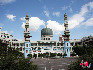 清真寺是伊斯兰教建筑的主要类型,它是信仰伊斯兰教的居民点中必须建立的建筑。 杨楠摄