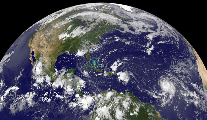 &apos;比尔&apos;已加强为3级飓风 正在向美国东海岸逼近[组图]