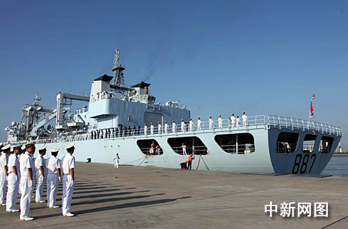 中国海军第二批护航编队凯旋而归[组图]