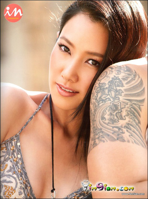 泰国第一<em>美女Noon</em>和男友拍写真 街头深情相拥