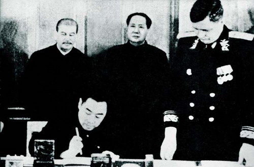 1950年2月,中国和苏联在莫斯科签署《中苏友