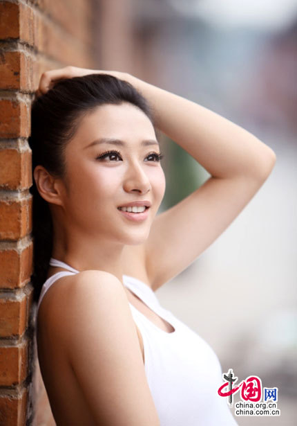刘思彤户外清纯写真 简单随意自然