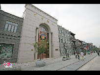 9月24日，记者来到极具老北京特色的前门大街，提前感受国庆60周年浓郁的节日气息。(摄影：中国网 庄昊)