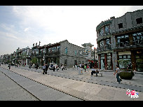 9月24日，记者来到极具老北京特色的前门大街，提前感受国庆60周年浓郁的节日气息。(摄影：中国网 庄昊)