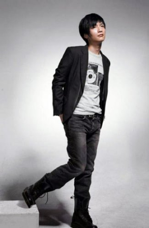 网友曝料:和在校女学生谈恋爱的男明星(组图)