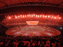 10月16日晚8时，第十一届全国运动会在山东济南开幕。浓郁的文化气息、深远的历史内涵、唯美的画面和意境、充满活力的编排与表演以及出人意料的点火方式…… 