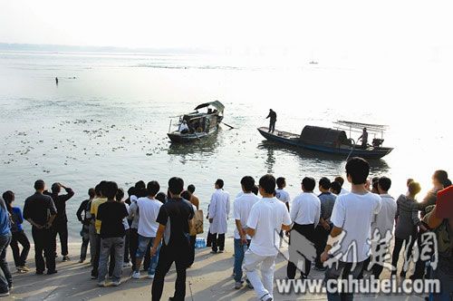 引人口水流_水流图片(3)