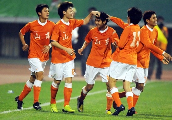 图文-全运U16男足山东4-1胜陕西夺冠众球员齐喝彩